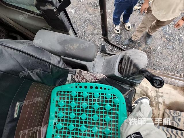 座椅右側(cè)控制臺/鑰匙門/油門/含右手柄(駕駛室部分) 座椅右側(cè)控制臺/鑰匙門/油門/含右手柄(駕駛室部分)