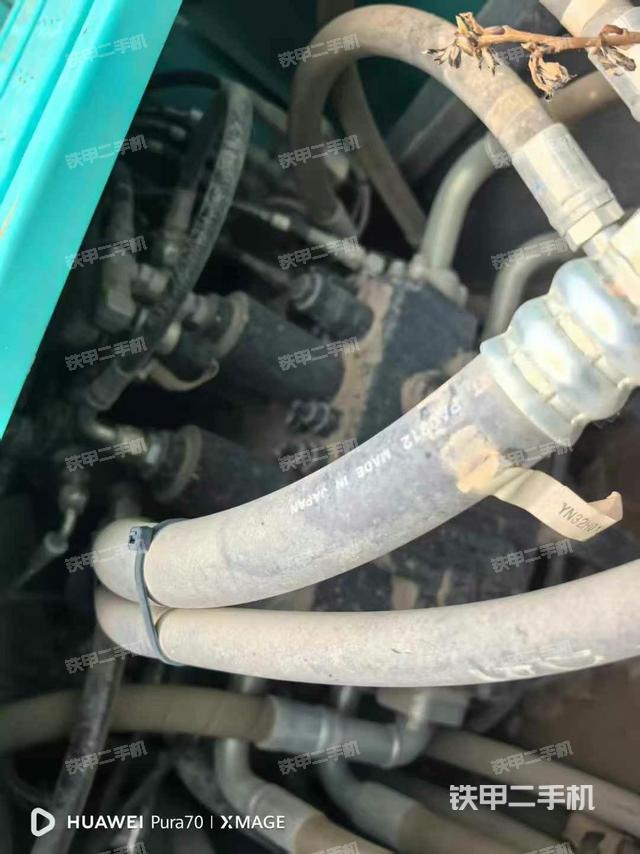 駕駛室整體(整機(jī)外觀) 駕駛室整體(整機(jī)外觀)
