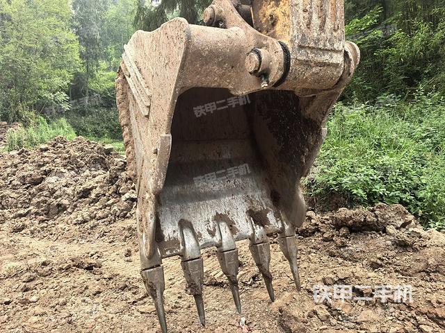 鏟斗右后整體（工作和回轉(zhuǎn)裝置）