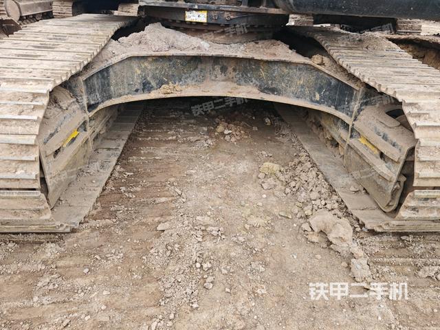 轉(zhuǎn)盤和下車架正前(工作和回轉(zhuǎn)裝置) 轉(zhuǎn)盤和下車架正前(工作和回轉(zhuǎn)裝置)