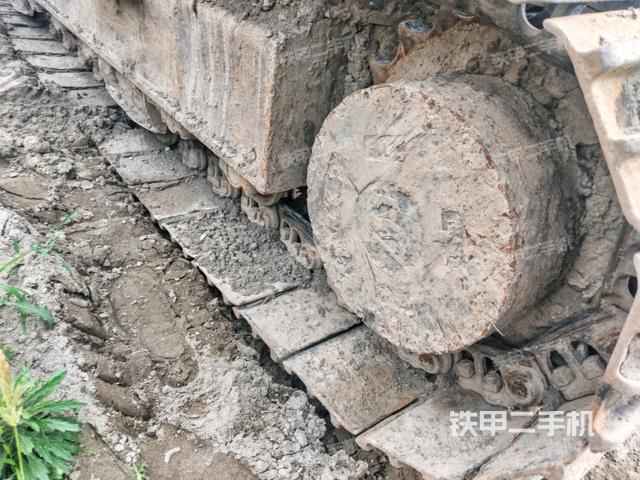 右驅(qū)動輪（行走機(jī)構(gòu)）