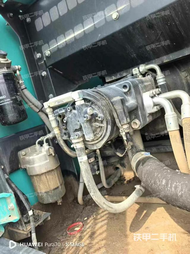 液壓泵艙室正面整體(整機(jī)外觀) 液壓泵艙室正面整體(整機(jī)外觀)