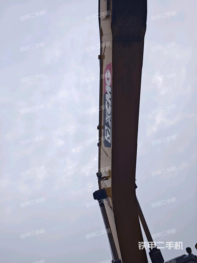 大臂整体 右侧(工作和回转装置) 大臂整体 右侧(工作和回转装置)