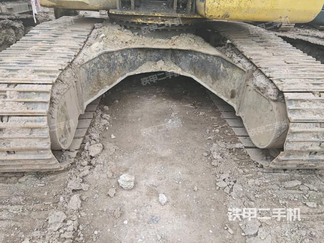 轉(zhuǎn)盤和下車架正前(工作和回轉(zhuǎn)裝置) 轉(zhuǎn)盤和下車架正前(工作和回轉(zhuǎn)裝置)