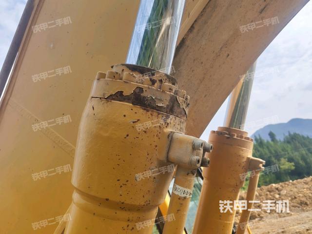 轉(zhuǎn)盤(pán)和下車架正前(工作和回轉(zhuǎn)裝置) 轉(zhuǎn)盤(pán)和下車架正前(工作和回轉(zhuǎn)裝置)