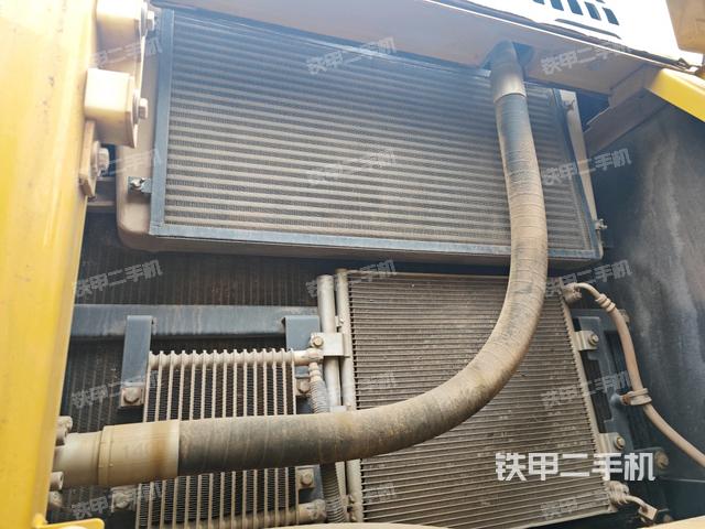 散热器正面(大件舱室) 散热器正面(大件舱室)
