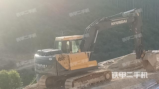 駕駛室頂部(整機外觀) 駕駛室頂部(整機外觀)