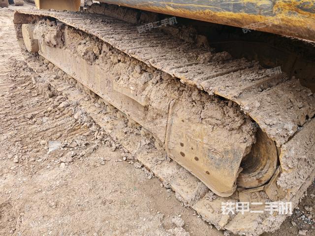右側(cè)履帶整體(行走機構(gòu)) 右側(cè)履帶整體(行走機構(gòu))