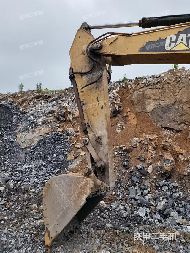 大臂根部?斜視(工作和回轉(zhuǎn)裝置) 大臂根部?斜視(工作和回轉(zhuǎn)裝置)