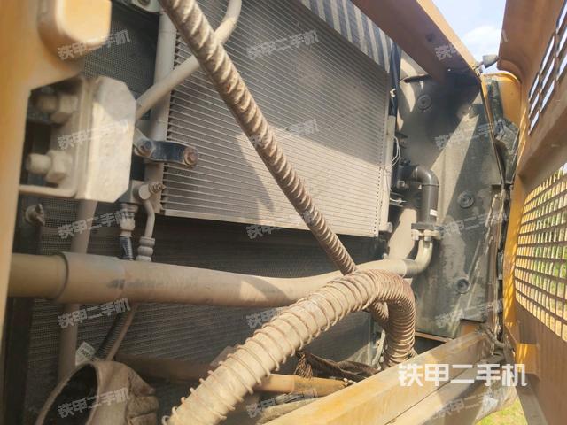 散熱器正面(大件艙室) 散熱器正面(大件艙室)