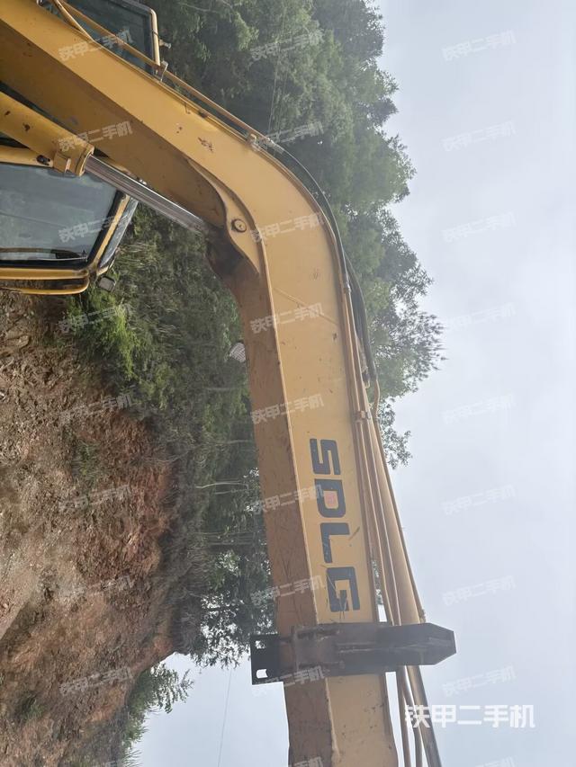 小臂整體右前（工作和回轉裝置）