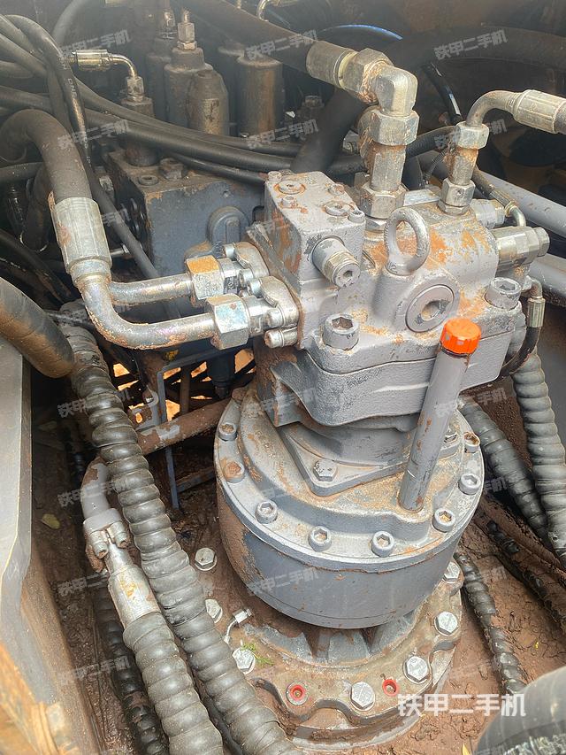 回轉(zhuǎn)馬達(dá)和主控閥（整機(jī)外觀）