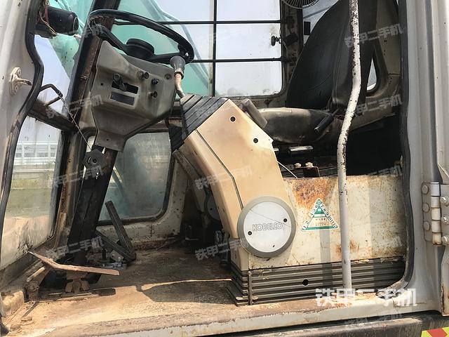 驾驶室整体（整机外观）