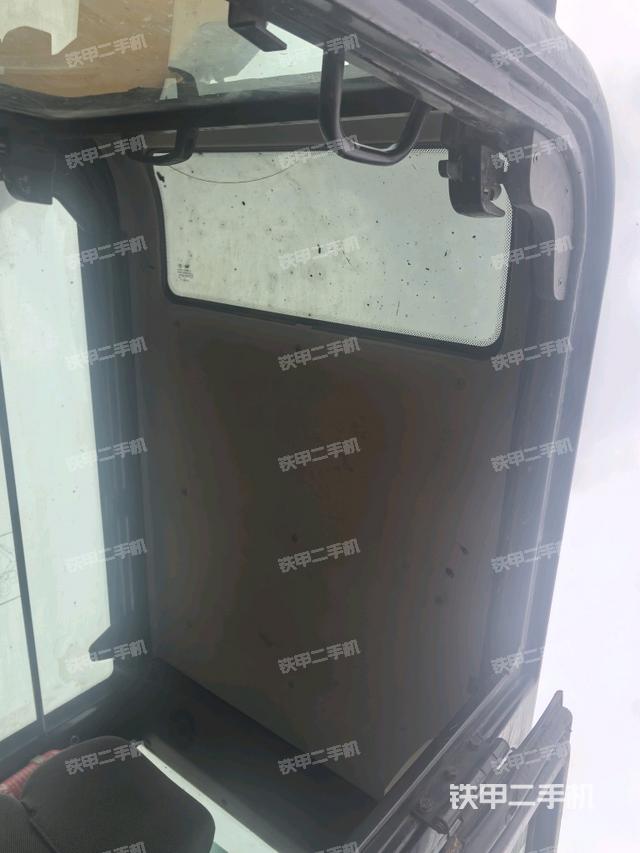 顶棚整体(驾驶室部分) 顶棚整体(驾驶室部分)