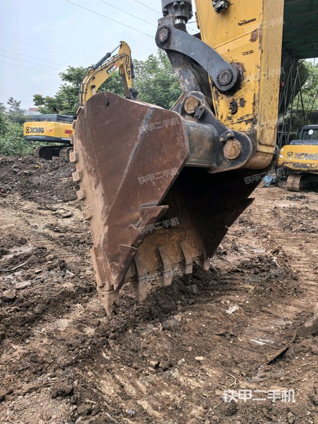 小臂整体左后(工作和回转装置) 小臂整体左后(工作和回转装置)