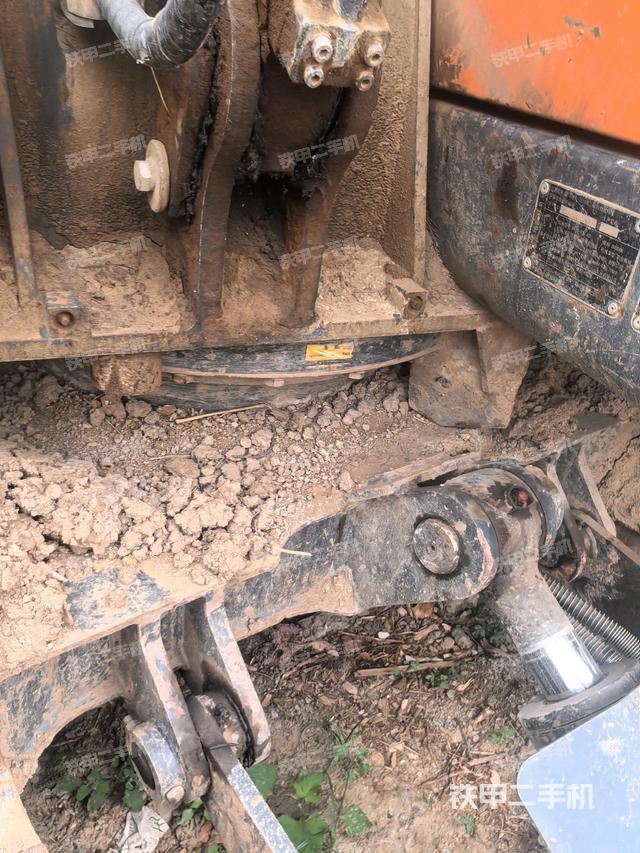 轉(zhuǎn)盤和下車架正前（工作和回轉(zhuǎn)裝置）