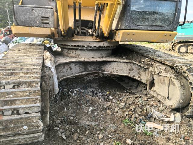 轉(zhuǎn)盤和下車架正前(工作和回轉(zhuǎn)裝置) 轉(zhuǎn)盤和下車架正前(工作和回轉(zhuǎn)裝置)