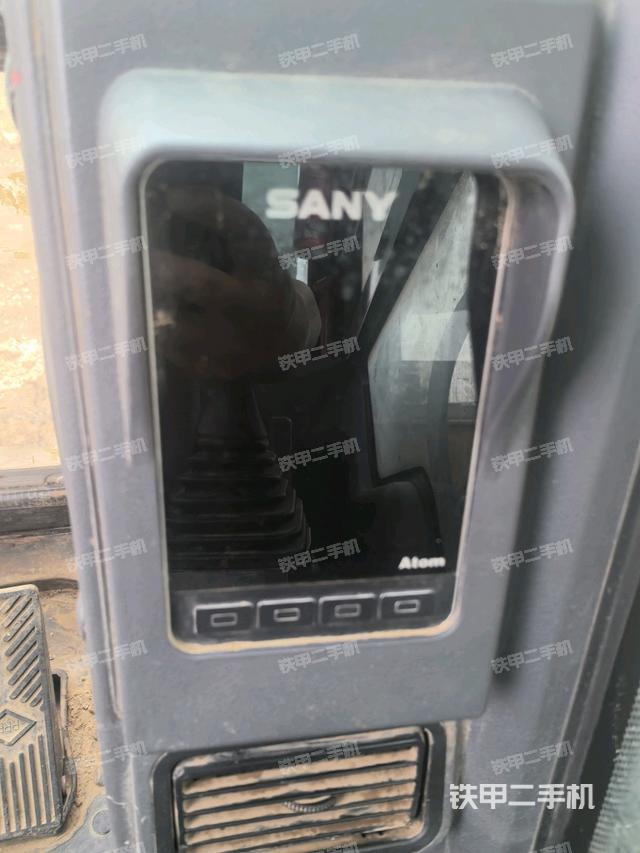 显示屏 (驾驶室部分) 显示屏 (驾驶室部分)