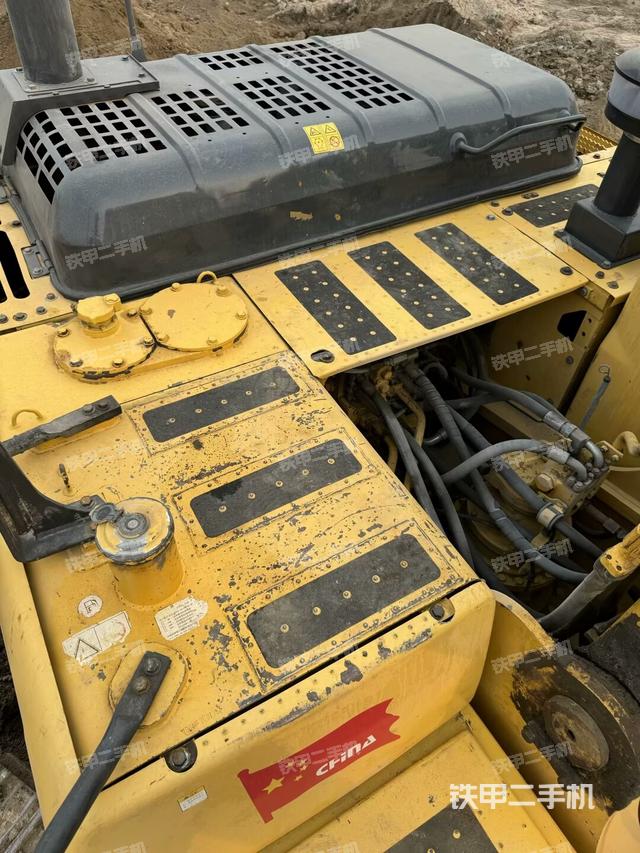 駕駛室頂部(整機外觀) 駕駛室頂部(整機外觀)