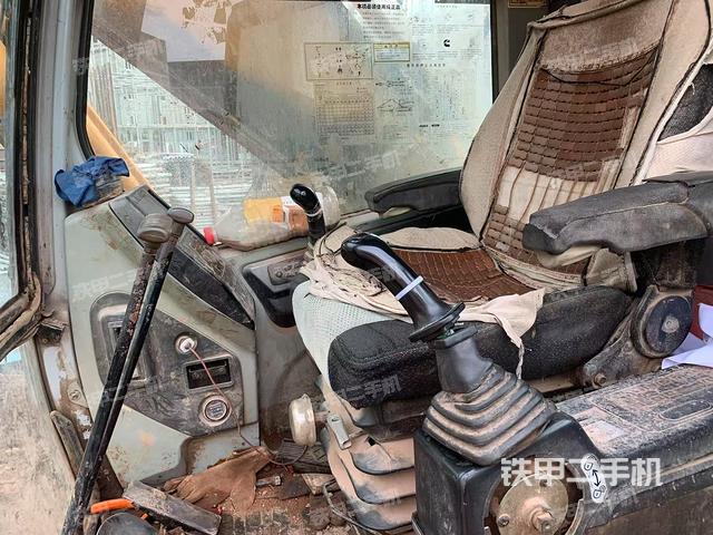 驾驶室整体(整机外观) 驾驶室整体(整机外观)