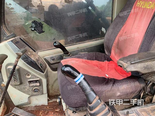 駕駛室整體(整機外觀) 駕駛室整體(整機外觀)
