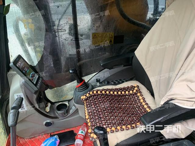 驾驶室整体(整机外观) 驾驶室整体(整机外观)