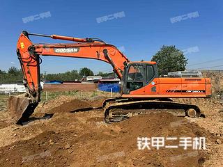 斗山DX380挖掘机实拍图片