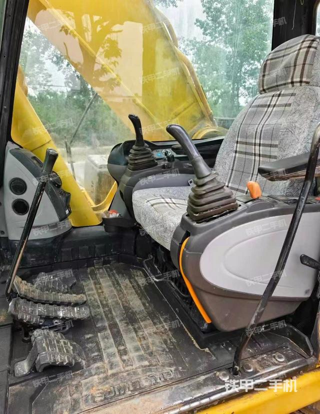 驾驶室整体(整机外观) 驾驶室整体(整机外观)