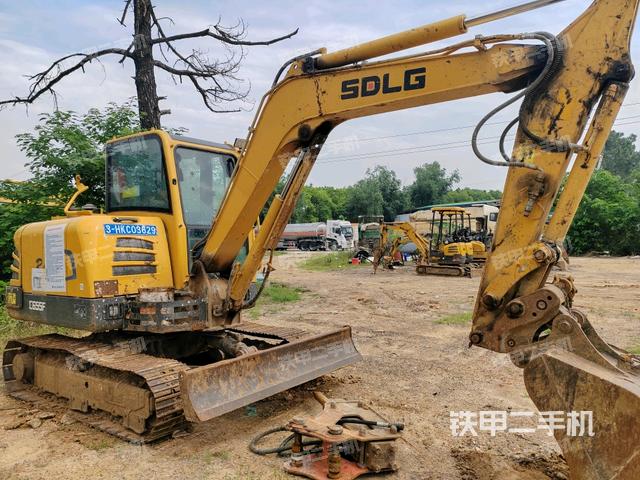右前45(整機(jī)外觀) 右前45(整機(jī)外觀)