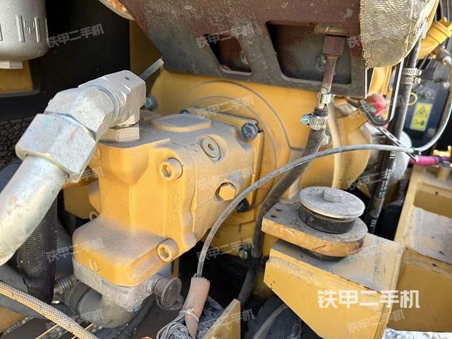 液壓泵艙室正面整體(整機(jī)外觀) 液壓泵艙室正面整體(整機(jī)外觀)