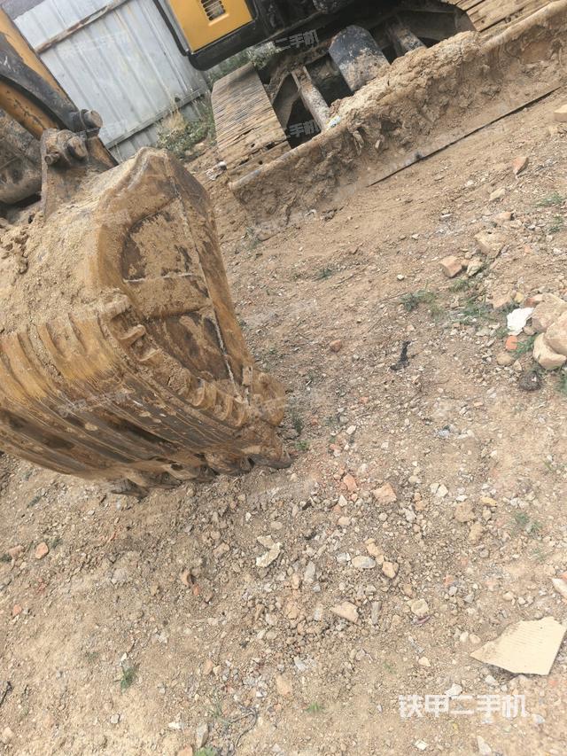 铲斗右后整体(工作和回转装置) 铲斗右后整体(工作和回转装置)