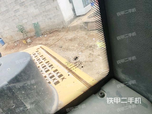 駕駛室正側(cè)(駕駛室部分) 駕駛室正側(cè)(駕駛室部分)