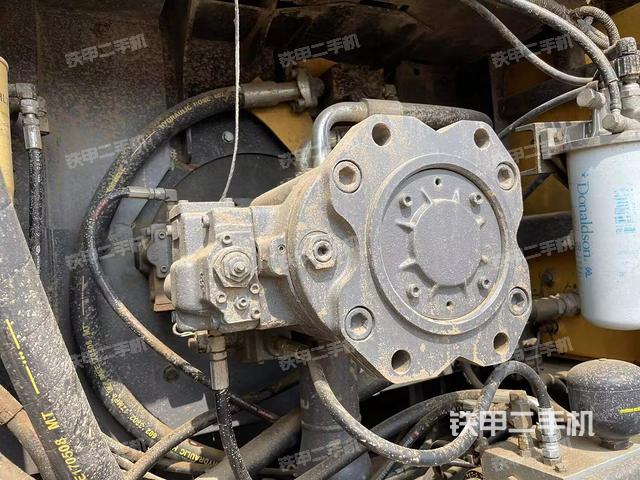 液壓泵艙室正面整體(整機(jī)外觀(guān)) 液壓泵艙室正面整體(整機(jī)外觀(guān))