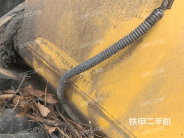 转盘和下车架正前(工作和回转装置) 转盘和下车架正前(工作和回转装置)