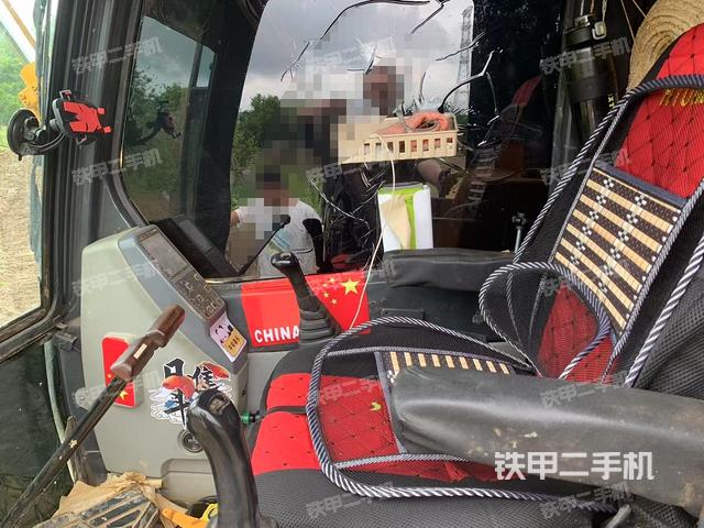 駕駛室整體(整機(jī)外觀) 駕駛室整體(整機(jī)外觀)