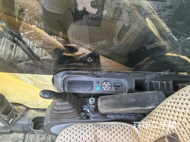 座椅右側(cè)控制臺(tái)/鑰匙門/油門/含右手柄(駕駛室部分) 座椅右側(cè)控制臺(tái)/鑰匙門/油門/含右手柄(駕駛室部分)