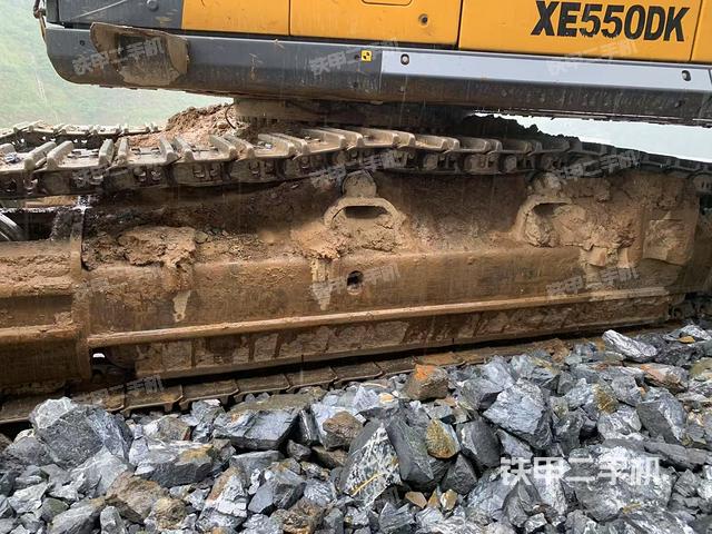 单侧履带整体(整机外观) 单侧履带整体(整机外观)