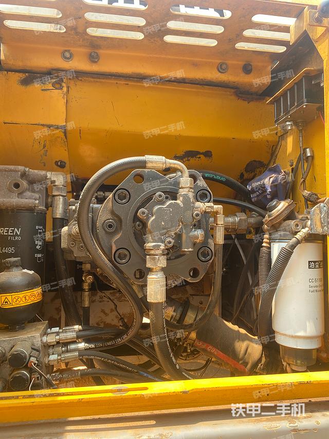 液壓泵艙室正面整體（整機(jī)外觀）