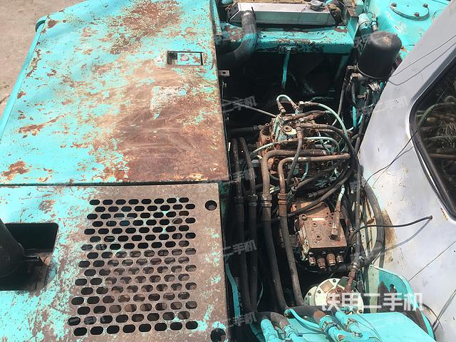 回转马达和主控阀（整机外观）