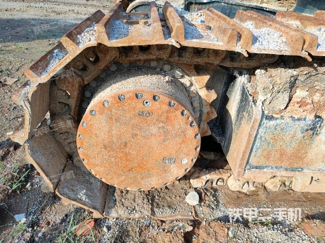 右驅(qū)動輪（行走機構(gòu)）