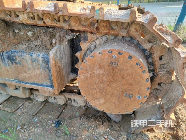 左驅(qū)動輪（行走機構(gòu)）