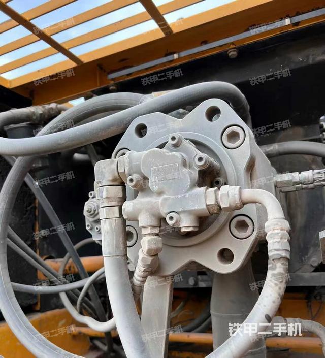 液壓泵艙室正面整體(整機(jī)外觀) 液壓泵艙室正面整體(整機(jī)外觀)