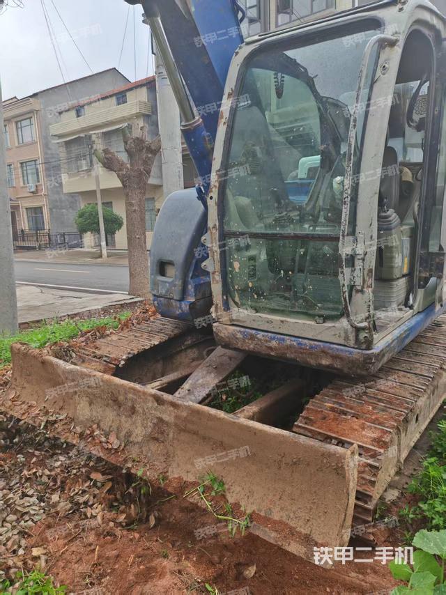 駕駛室頂部（整機外觀）