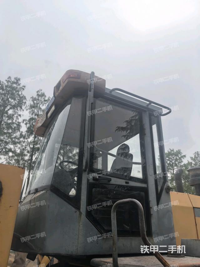 駕駛室頂部 外(駕駛室部分) 駕駛室頂部 外(駕駛室部分)