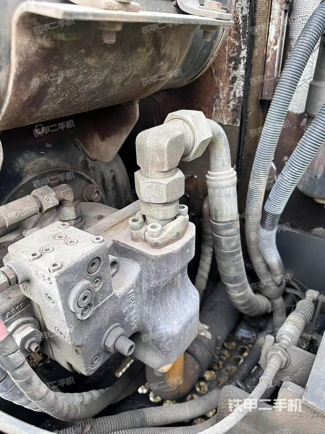 液壓泵艙室正面整體(整機(jī)外觀) 液壓泵艙室正面整體(整機(jī)外觀)
