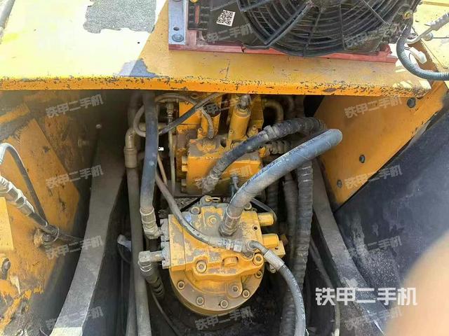 回轉(zhuǎn)馬達(dá)和主控閥(整機(jī)外觀) 回轉(zhuǎn)馬達(dá)和主控閥(整機(jī)外觀)
