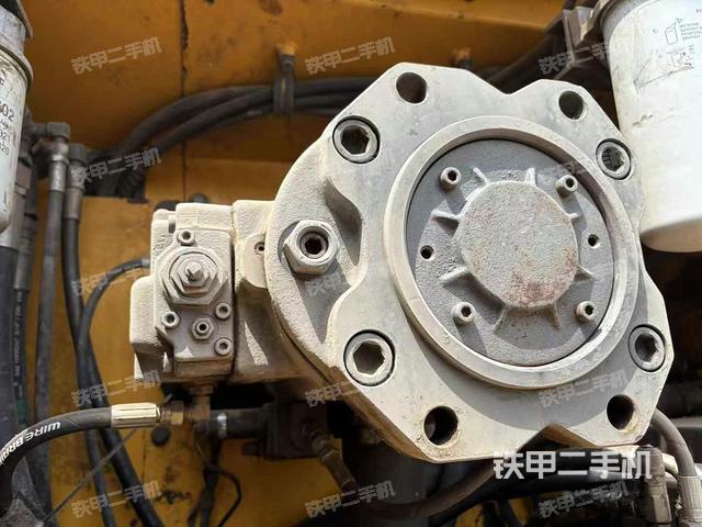 液壓泵艙室正面整體(整機外觀) 液壓泵艙室正面整體(整機外觀)