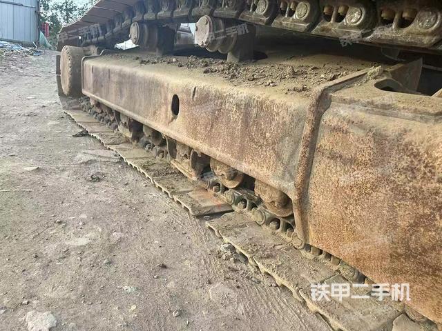 單側(cè)履帶整體(整機(jī)外觀) 單側(cè)履帶整體(整機(jī)外觀)