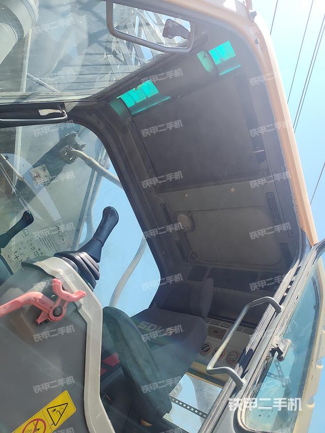 駕駛室頂部(整機外觀) 駕駛室頂部(整機外觀)