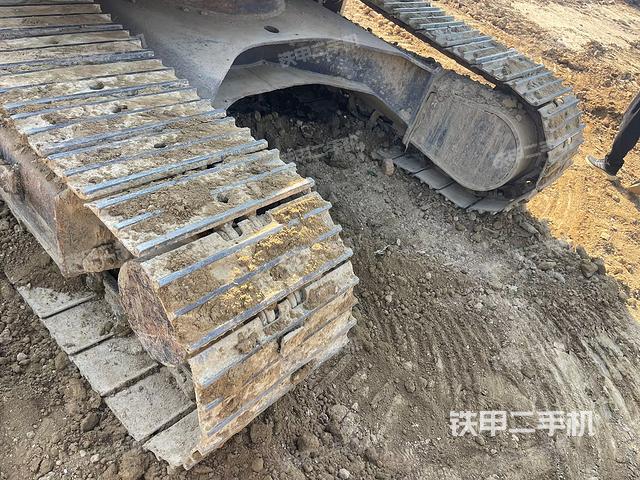 單側(cè)履帶整體(整機外觀) 單側(cè)履帶整體(整機外觀)